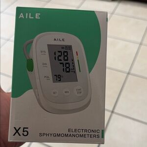 X5 Electronic Sphygmomanometer - White